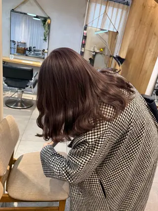 ミディアム カラー ミルクティー× グレージュMOMOのヘアスタイル