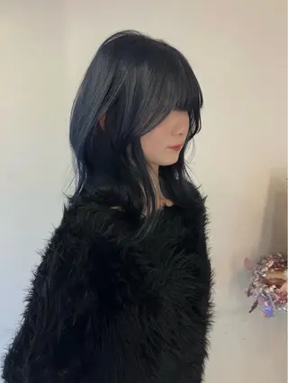 セミロング Hanaka🐈‍⬛ 海外×ニュアンスのヘアスタイル