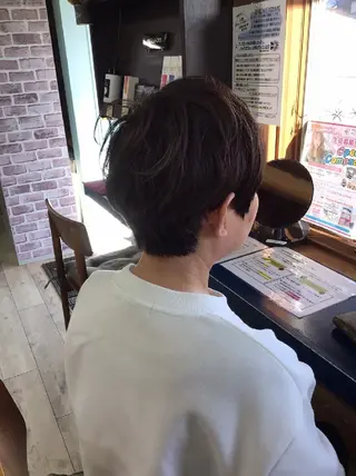 ショート 岡本 小百合のヘアスタイル