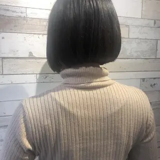 ショート レイヤー/顔まわり カット/地毛風カラーのヘアスタイル