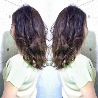 セミロング 韓国風/小顔レイヤー /艶カラーのヘアスタイル