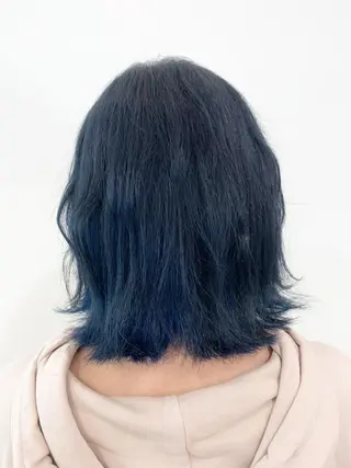 ショート カラー 乳井 悠香のヘアスタイル