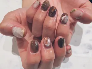 ショート カラー ネイル マツエク・マツパ illum hicariのネイルデザイン