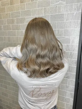 ミディアム 栗林 茉那のヘアスタイル