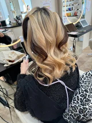 セミロング ヘアアレンジ 垢抜け/レイヤー/ ハイトーン/アスナのヘアスタイル