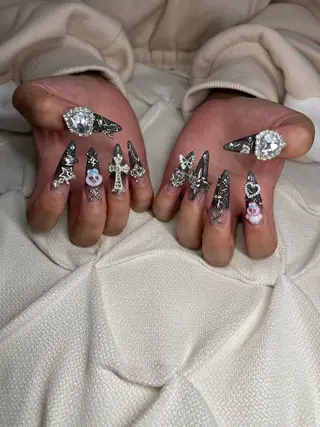 ネイル nail.salon .Reversalのネイルデザイン