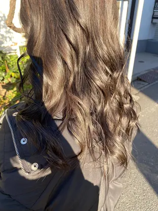 セミロング カラー お任せヘア☘️☘️ 及川渚のヘアスタイル