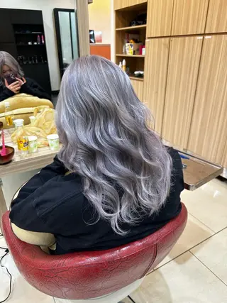 ロング カラー プログレス小平小川所属・フェザー/波巻き 雫石大夢のヘアスタイル