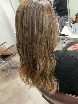 カラー ○HITOMI ○のヘアスタイル