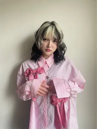 ミディアム 鈴木瑛里／ブロンド ベージュ／男女のヘアスタイル