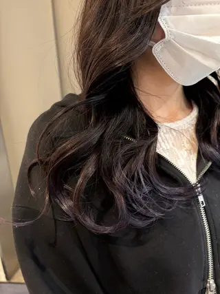 セミロング 亀山 由里菜のヘアスタイル