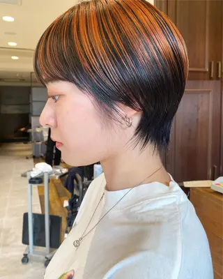 ショート azu ブリーチダブルカラーのヘアスタイル