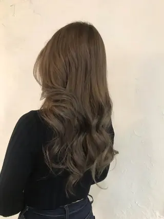 ロング カラー 伊藤 優希のヘアスタイル