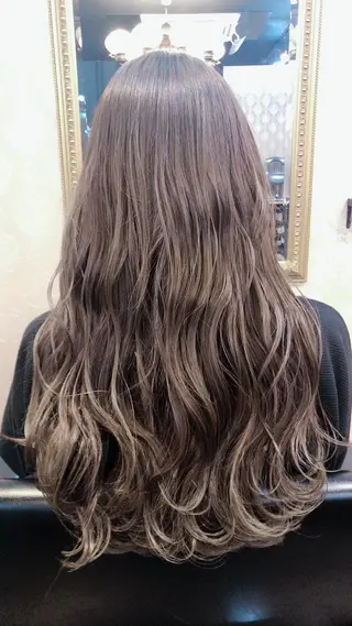 ロング 艶カラー🩵💛 NANAのヘアスタイル