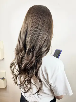 ロング トモタニ ミオのヘアスタイル