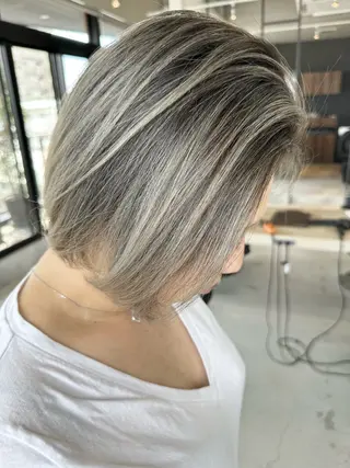 ショート カラー 井上 一平のヘアスタイル