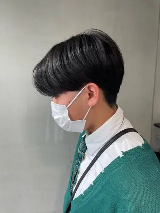 メンズ ラウンドマッシュ/ フェザーショート大阪のヘアスタイル