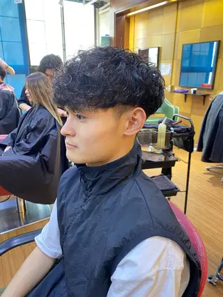 ミディアム パーマ メンズ 【阪急六甲 サロン ド ロイ】所属・メンズ特化 岸本 阪急六甲サロンドロイのヘアスタイル