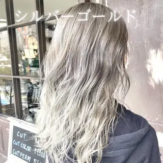 セミロング カラー 川越 輝梨奈のヘアスタイル