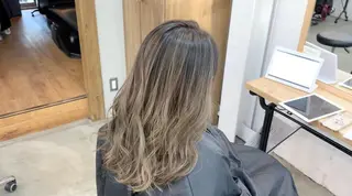 セミロング カラー ネイル マツエク・マツパ ブリーチ特化 / share 元太のヘアスタイル