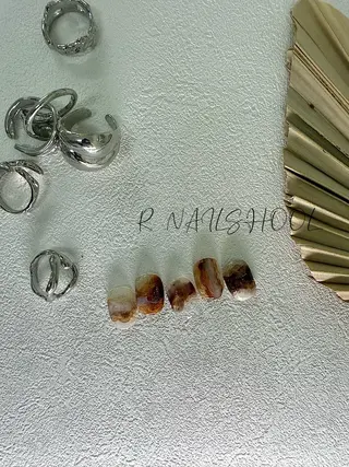 ネイル R nail salon新宿三丁目店所属・R nailのネイルデザイン