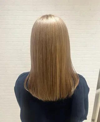 セミロング レイフィールド観光通り店所属・ハイトーンカラー🎀 はなえのヘアスタイル