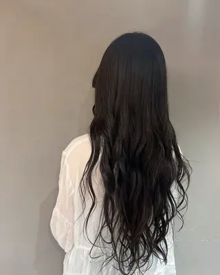 ロング カラー 室谷 ゆりあのヘアスタイル