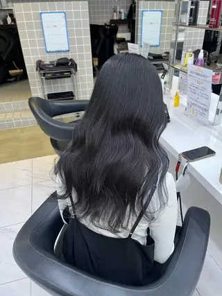 ロング 寒色＆ブリーチ特化 寒色MiOのヘアスタイル