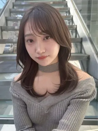 セミロング 小林 美月  透明感カラーのヘアスタイル