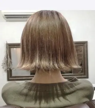 ミディアム カラー 阿嘉 萌子のヘアスタイル