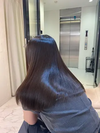 セミロング youres hair 新宿3丁目店所属・🍫ハイトーン✖︎ 髪質改善🍫柴田のヘアスタイル