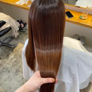 セミロング MIOベージュカラー 柔らかいカラーのヘアスタイル
