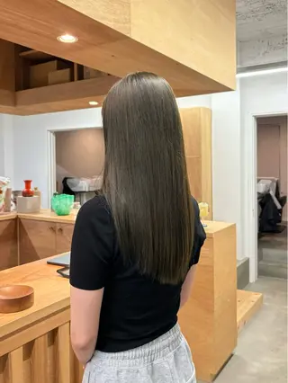 カラー 吉野 新菜のヘアスタイル