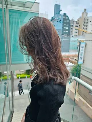 セミロング カラー 【銀座】艶髪/上品な カラー特化/涼/駅近のヘアスタイル