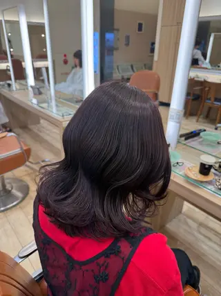 ミディアム 緑川 莉緒のヘアスタイル