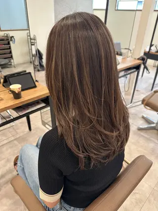 ロング カラー 白髪ぼかしハイライト レイヤー川口　元気のヘアスタイル