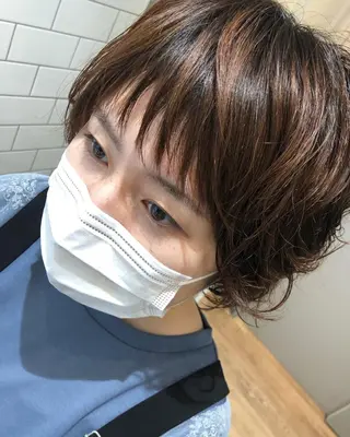 ミディアム カラー ブリーチ無し白髪ぼか し/艶髪/津嘉山のヘアスタイル