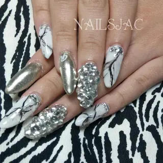 ネイル 島屋 千奈美のネイルデザイン