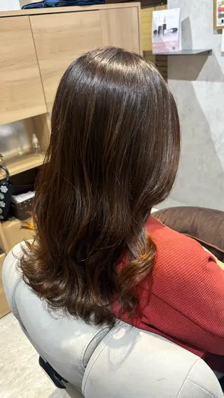 セミロング カラー meuche…lego【ミューシェ】所属・西村 春菜のヘアスタイル