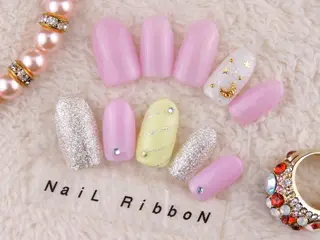 ネイル ネイルリボン 受付スタッフのネイルデザイン