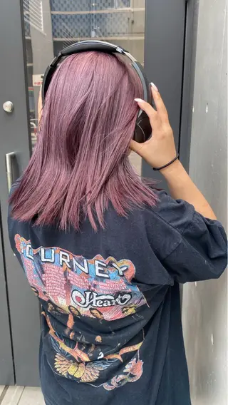 ミディアム ボブ/ハイトーン REINAのヘアスタイル