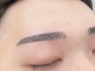 メンズ アイブロウ エサージュ　池袋店所属・エサージュ 池袋店の眉毛・アイブロウイメージ