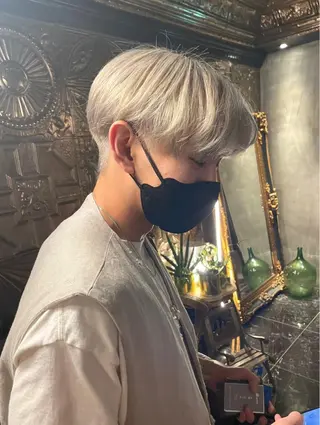 ショート カラー 🦋透明感カラー /ケアブリーチ🦋のヘアスタイル