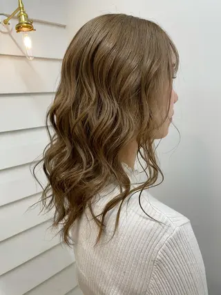 セミロング eL HAIR SALON なんば店所属・ブリーチカラー特化 /焼田貴明のヘアスタイル