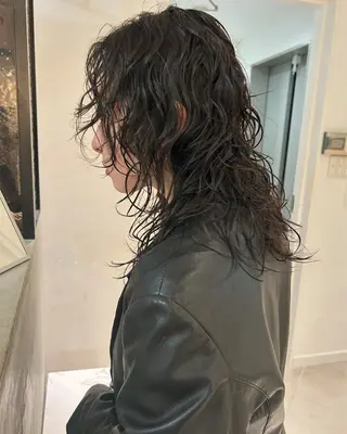 セミロング パーマ Loom.所属・村上雅人 ナチュラルモードのヘアスタイル