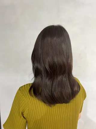 セミロング カラー 小森聖奈 韓国風レイヤーカットのヘアスタイル