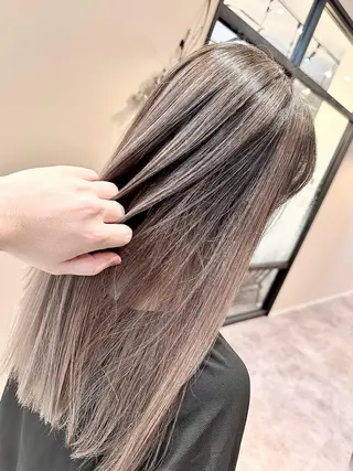 セミロング 🔷ブリーチバレイヤ ージュ🔷飯野達也のヘアスタイル