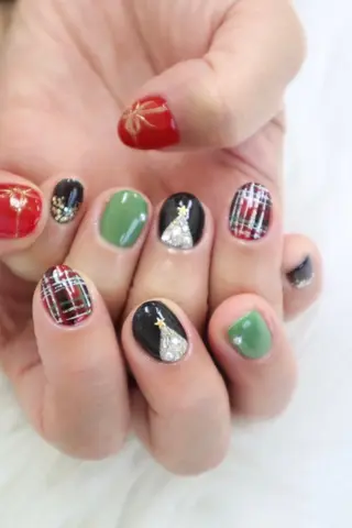 ネイル カラーズビューティサロン所属・ツノスエアヤカ ／つののネイルデザイン