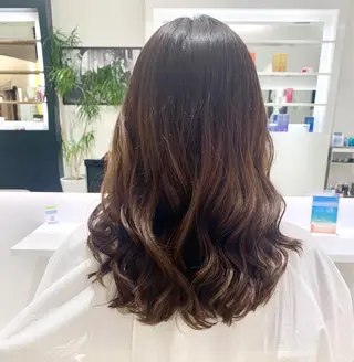 セミロング ルームスつかしん店所属・宮村 勇希のヘアスタイル