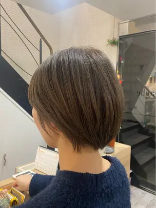 ショート カラー h Blanche 丸山 稚葉のヘアスタイル